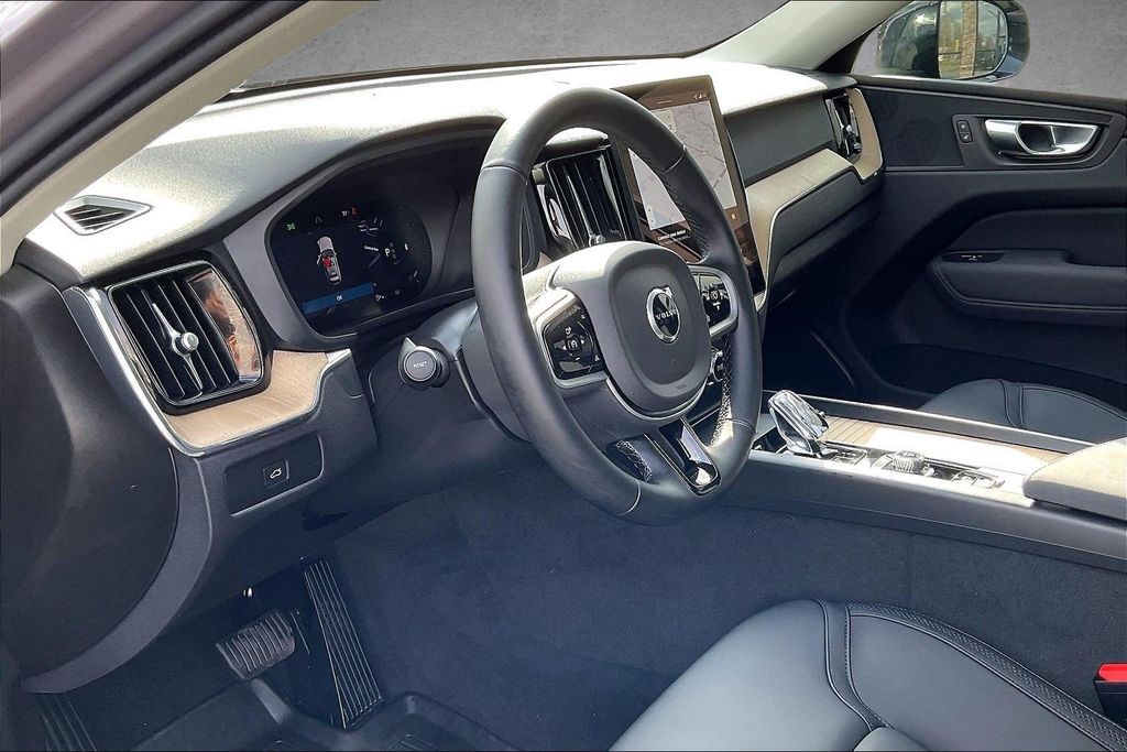 2026 Volvo XC60 Plus - Photo 16