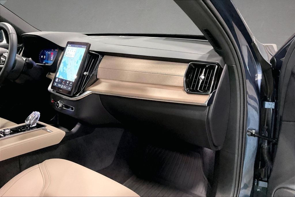 2026 Volvo XC90 Plus - Photo 28