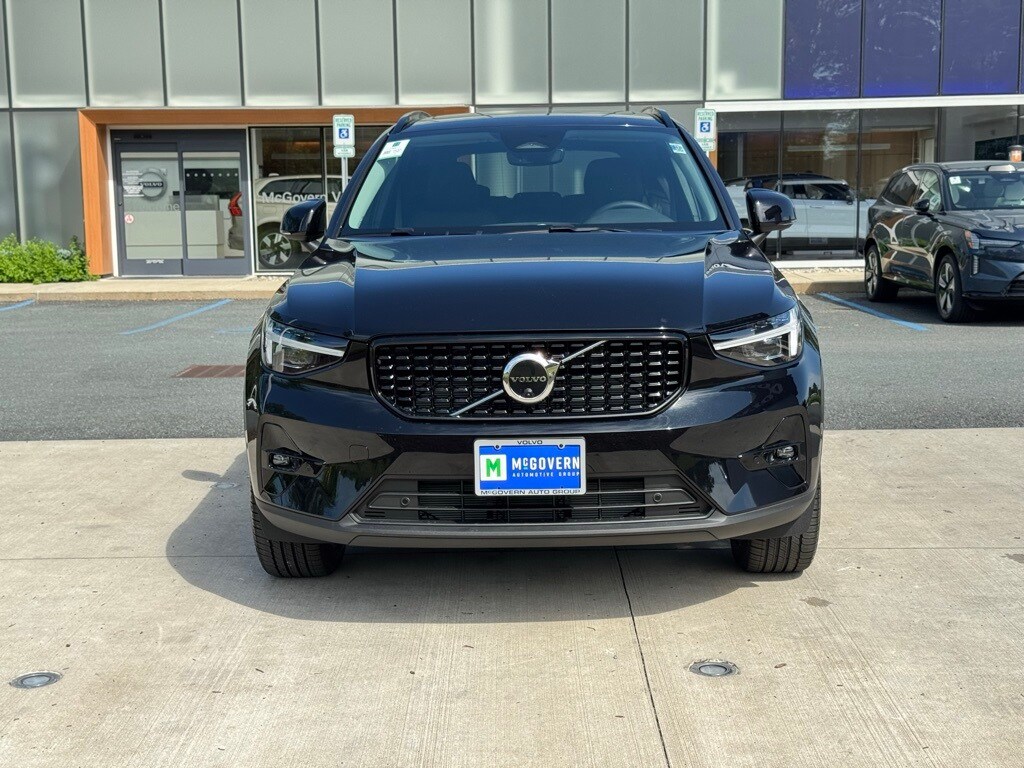 2026 Volvo XC40 Plus photo 3
