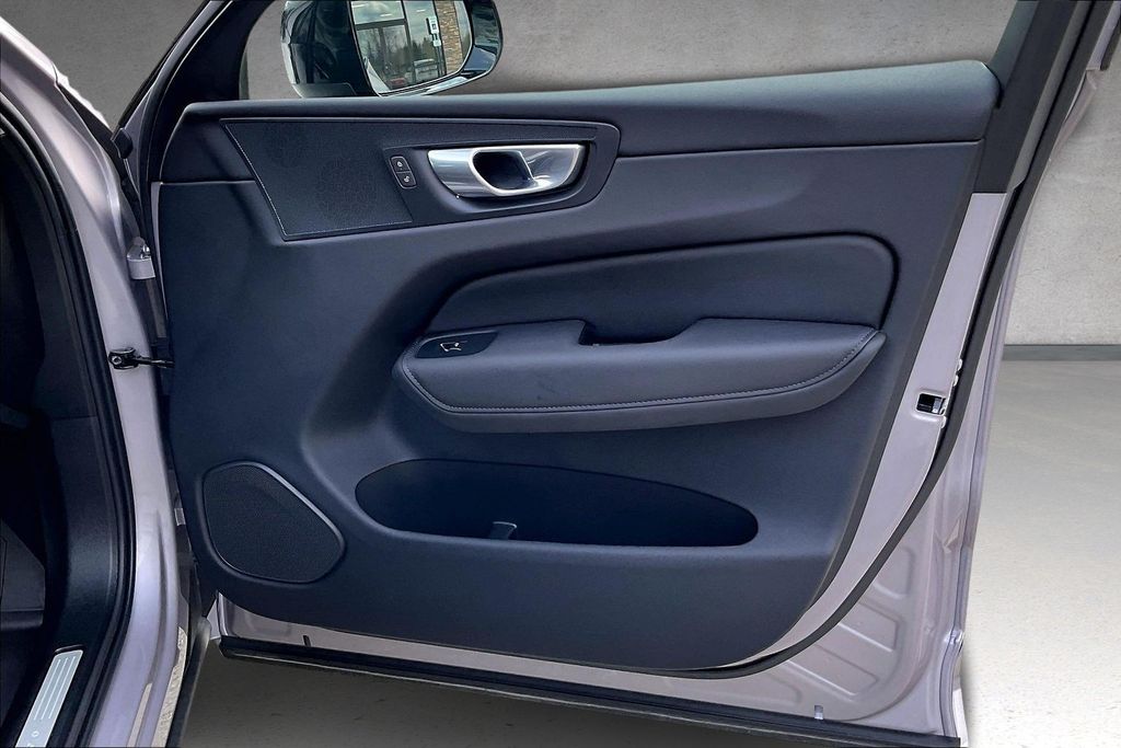 2026 Volvo XC60 Plus - Photo 27
