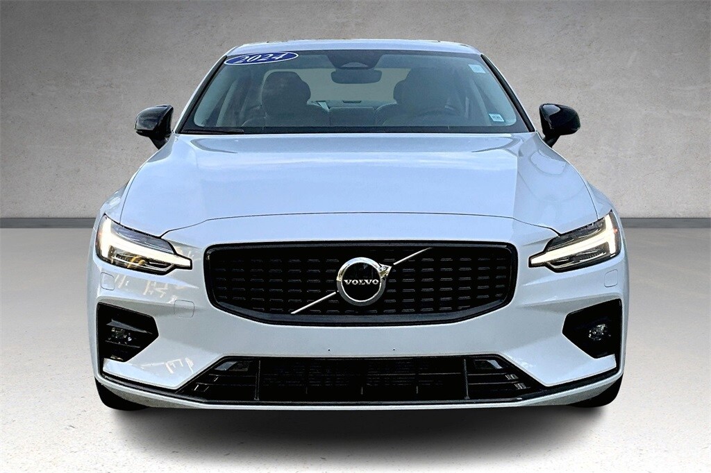 2024 Volvo S60 B5 Core photo 2