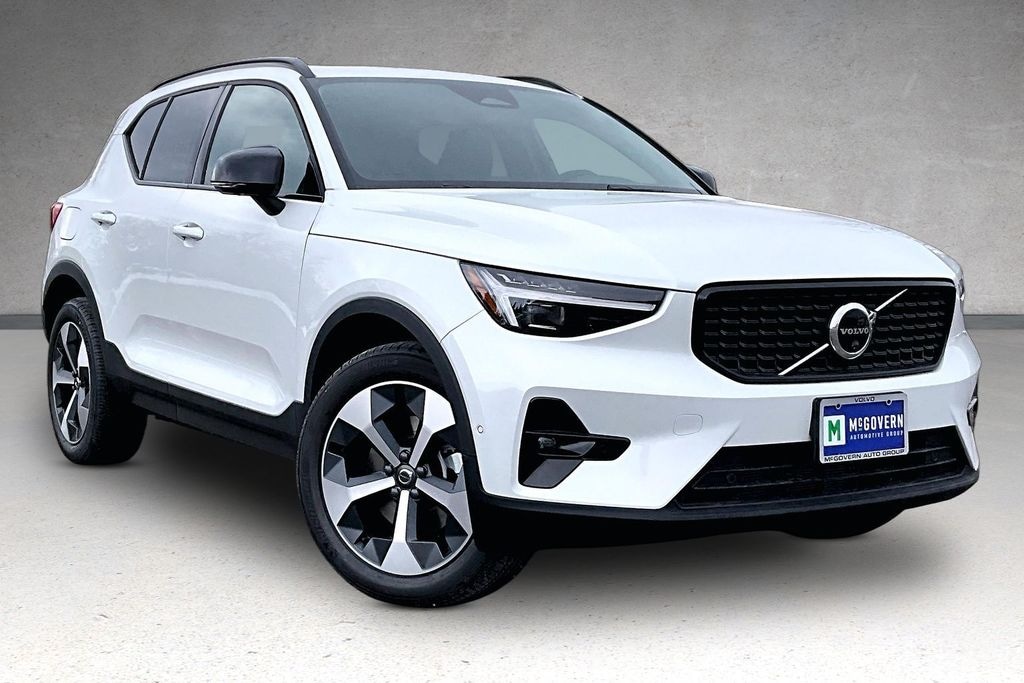 New 2026 Volvo XC40 B5 Plus SUV