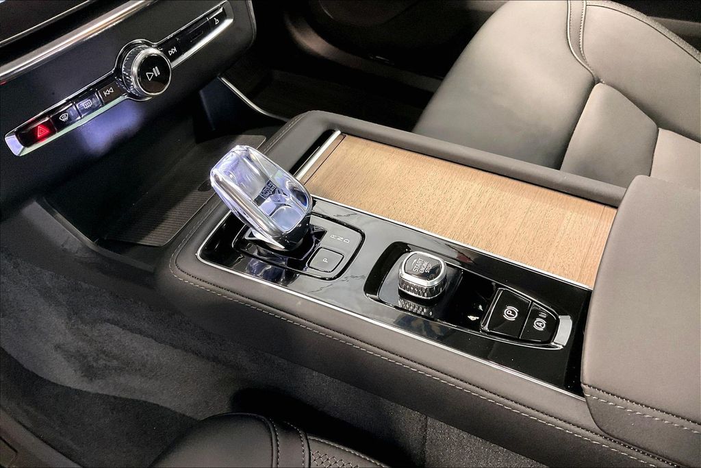 2026 Volvo XC90 Plus - Photo 19