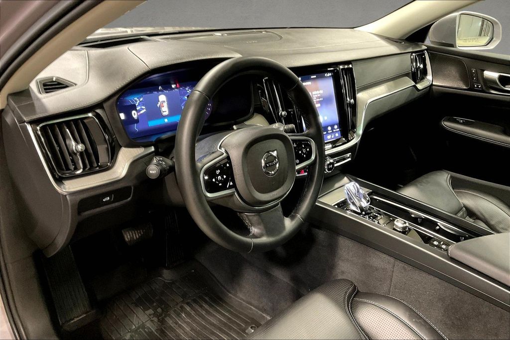 2026 Volvo V60 Cross Country Ultra - Photo 17