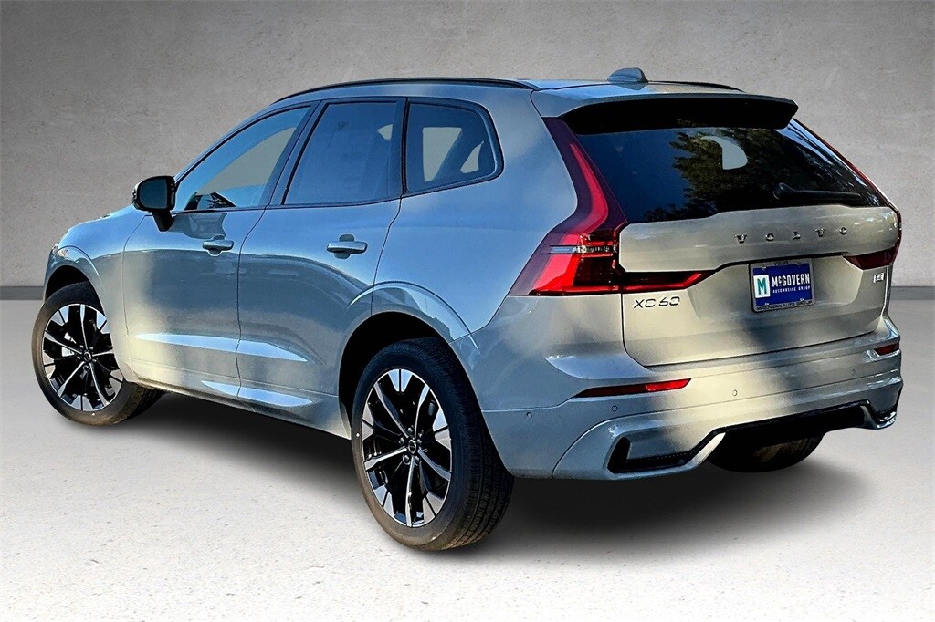 2026 Volvo XC60 B5 Plus photo 2