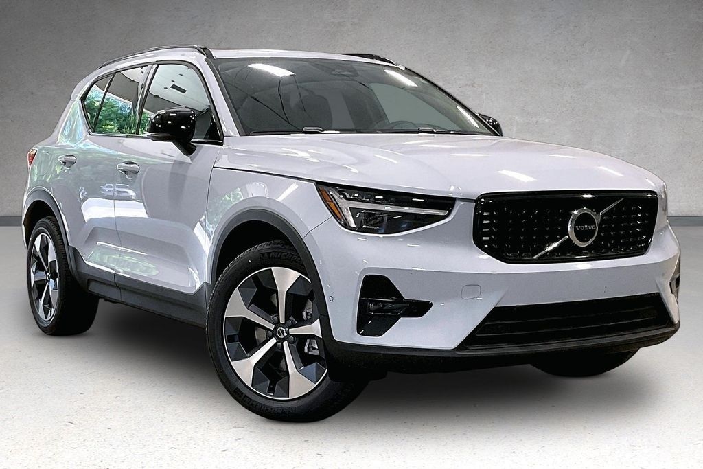 New 2026 Volvo XC40 B5 Plus SUV