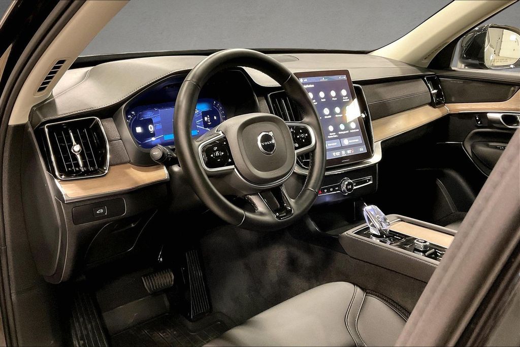 2026 Volvo XC90 Plus - Photo 17