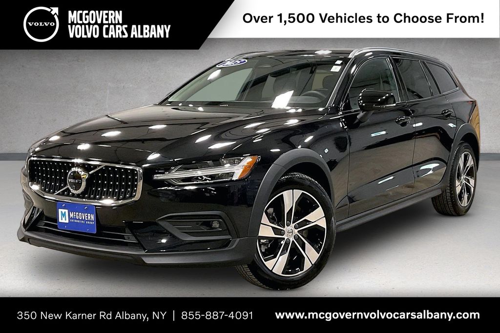 2025 Volvo V60 Cross Country B5 Plus AWD's photo