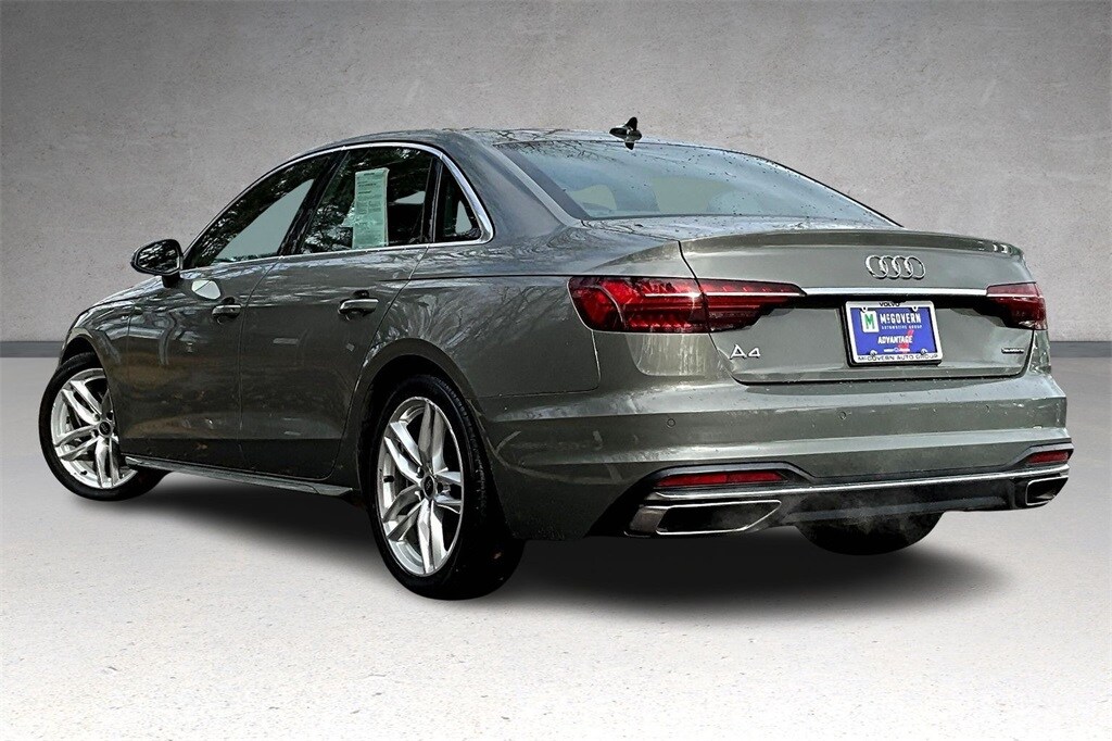 2023 Audi A4 S line Premium Plus 45 TFSI Quattro photo 2