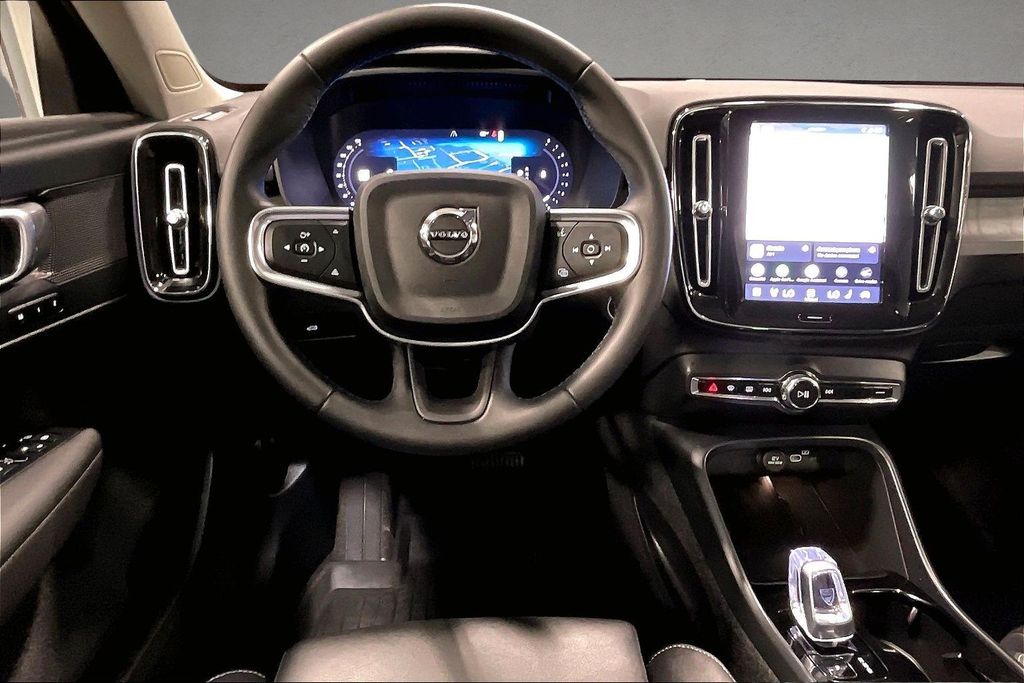 2026 Volvo XC40 Plus - Photo 8