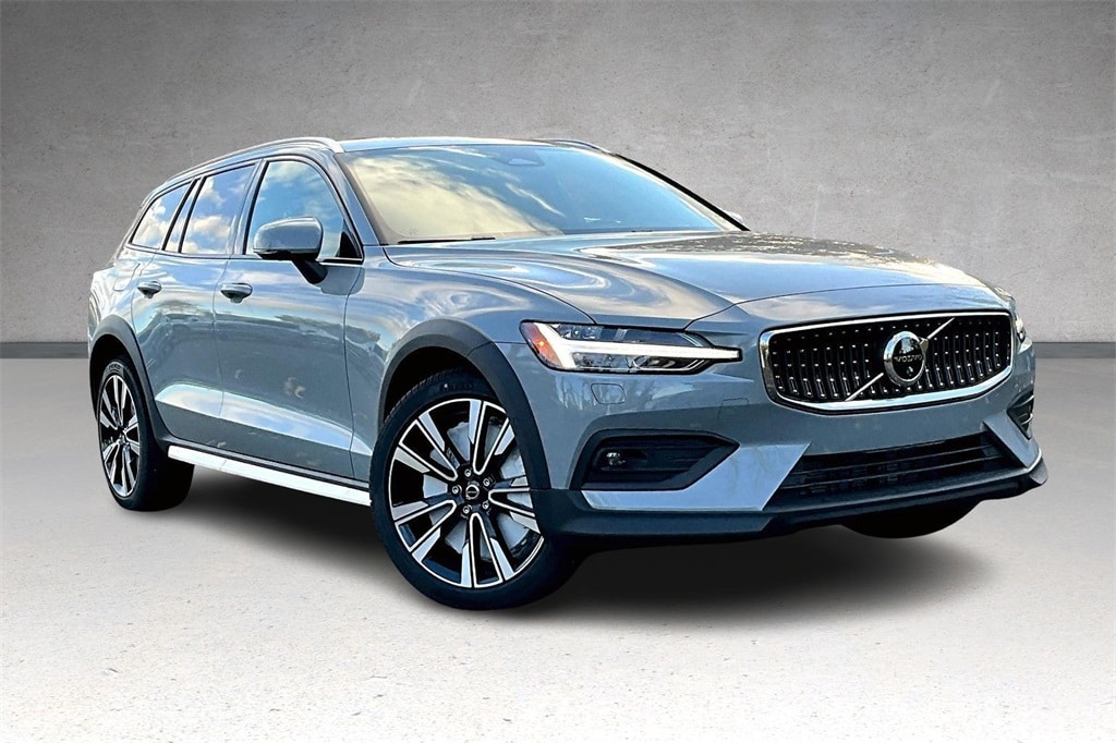New 2026 Volvo V60 Cross Country B5 Ultra Wagon