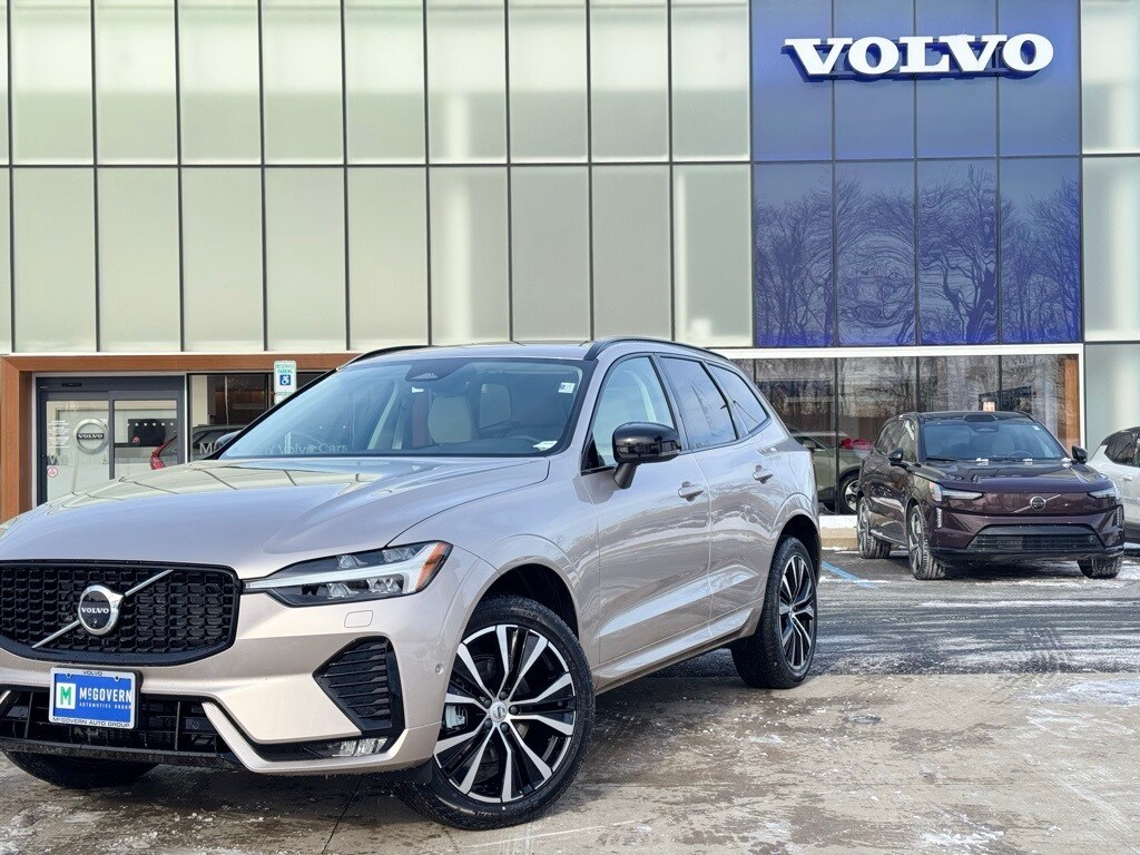 2025 Volvo XC60 B5 Plus photo 2
