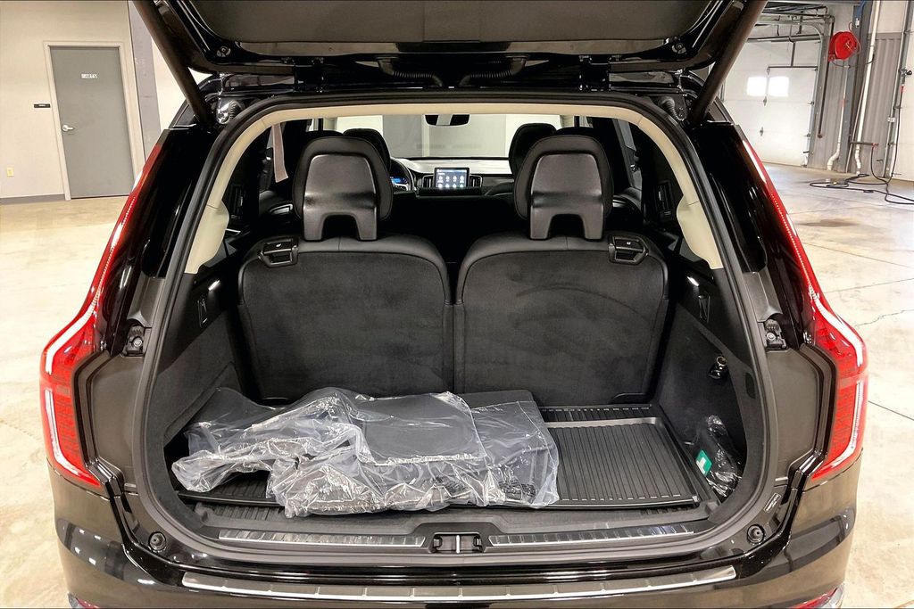 2026 Volvo XC90 Plus - Photo 36