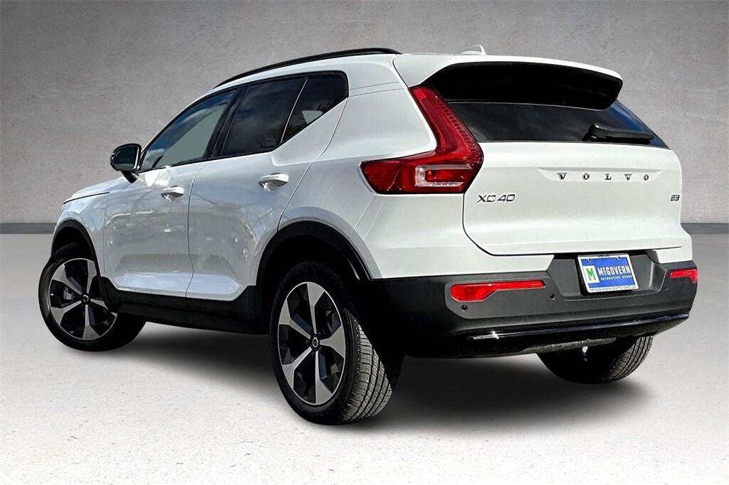 2026 Volvo XC40 Plus photo 3