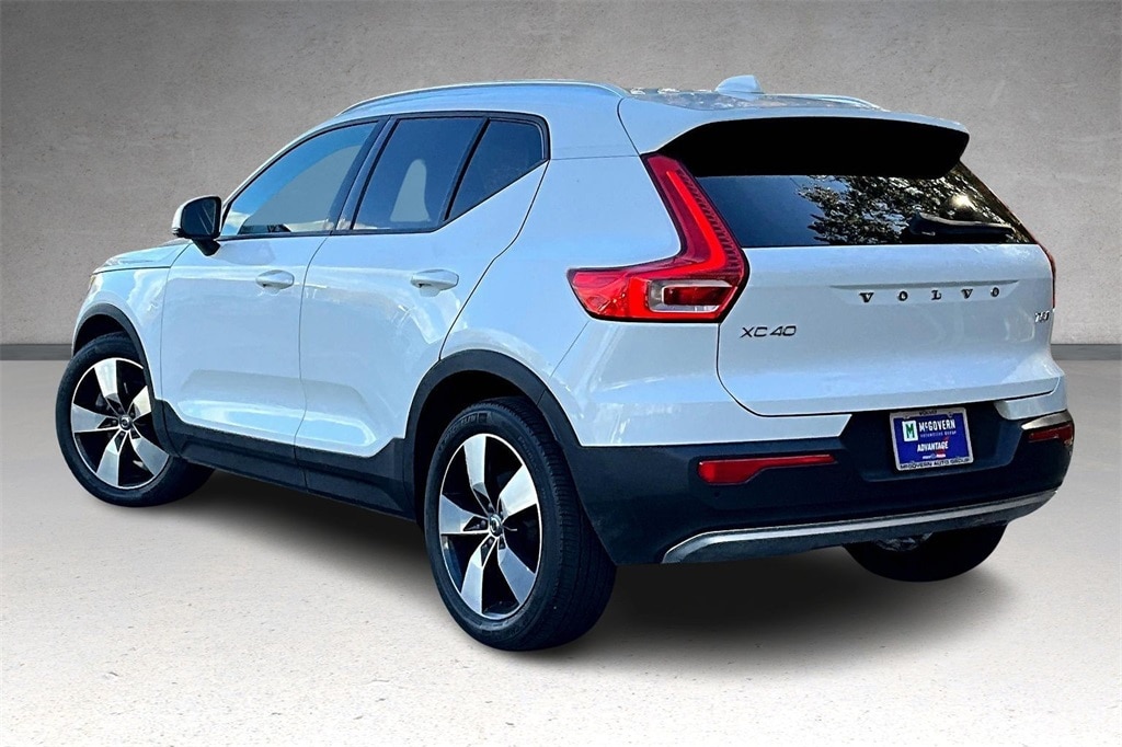 Used 2020 Volvo XC40 Momentum SUV