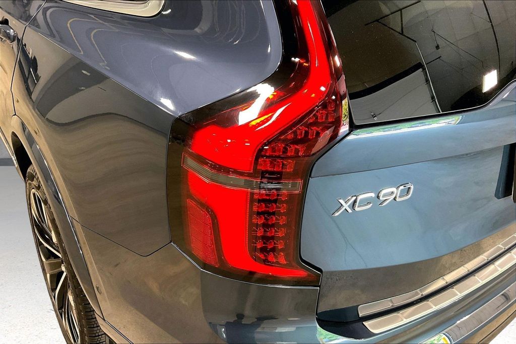 2026 Volvo XC90 Plus - Photo 24