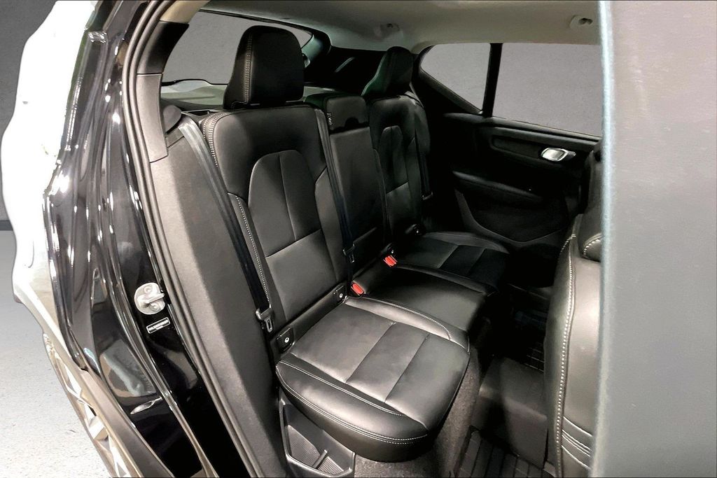 2026 Volvo XC40 Plus - Photo 25