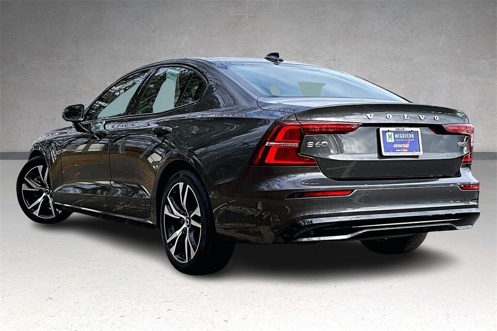 2024 Volvo S60 B5 Plus photo 2