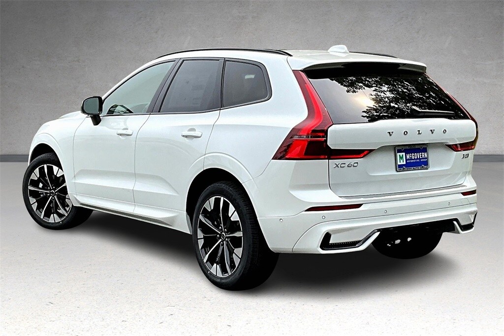 2026 Volvo XC60 B5 Plus photo 3