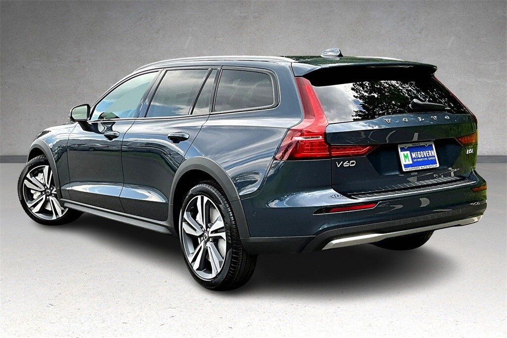 2026 Volvo V60 Cross Country B5 Plus photo 3