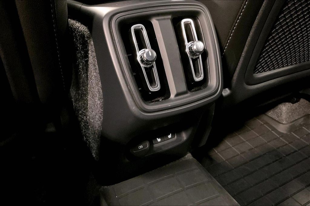 2026 Volvo XC40 Plus - Photo 10