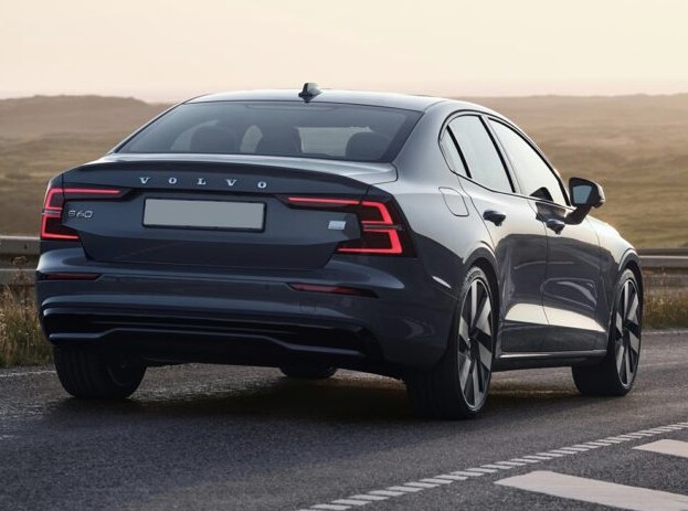  Volvo S60 Recharge on the road