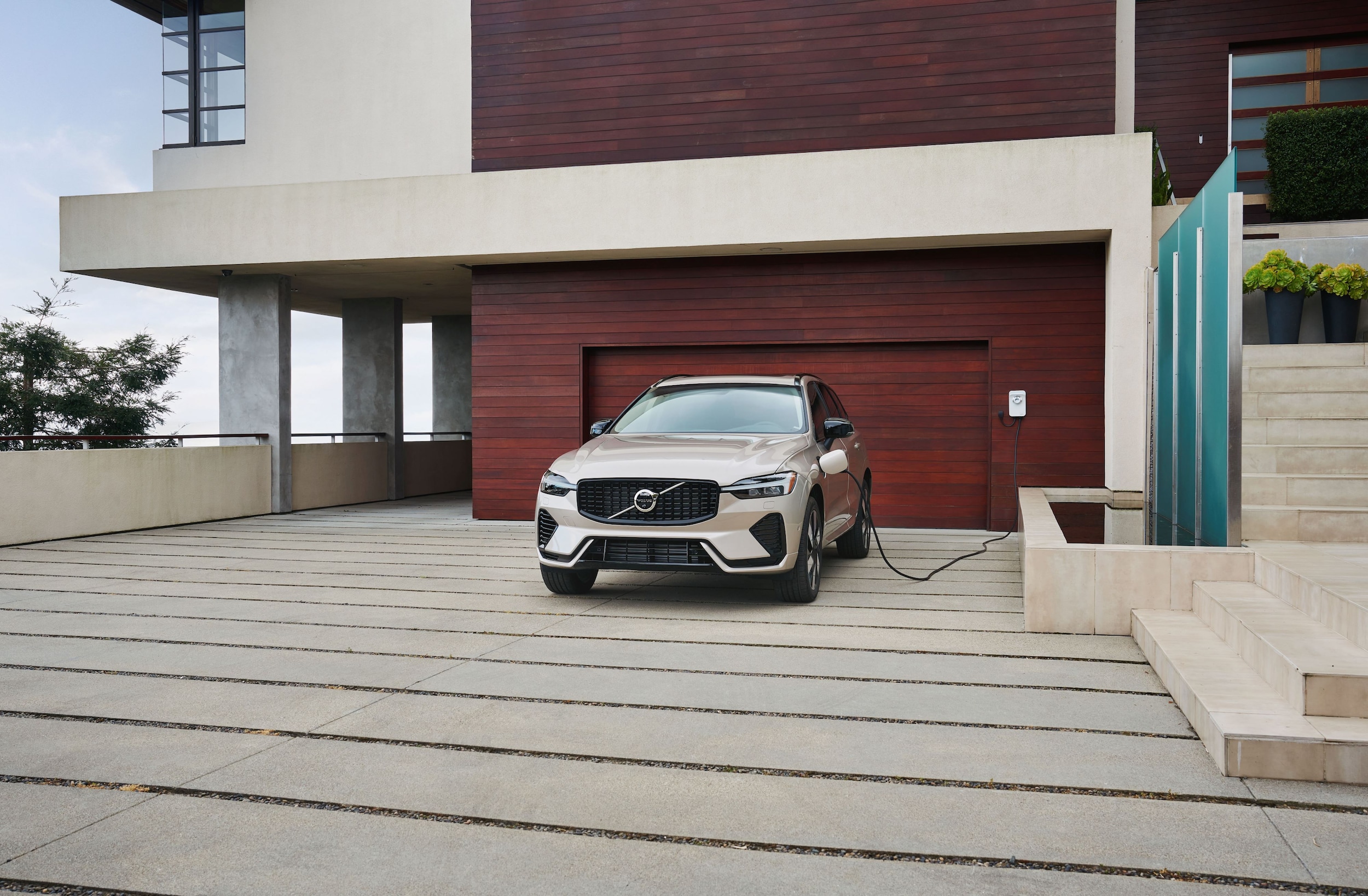 Volvo XC60 Plug-In Hybrid charging at home