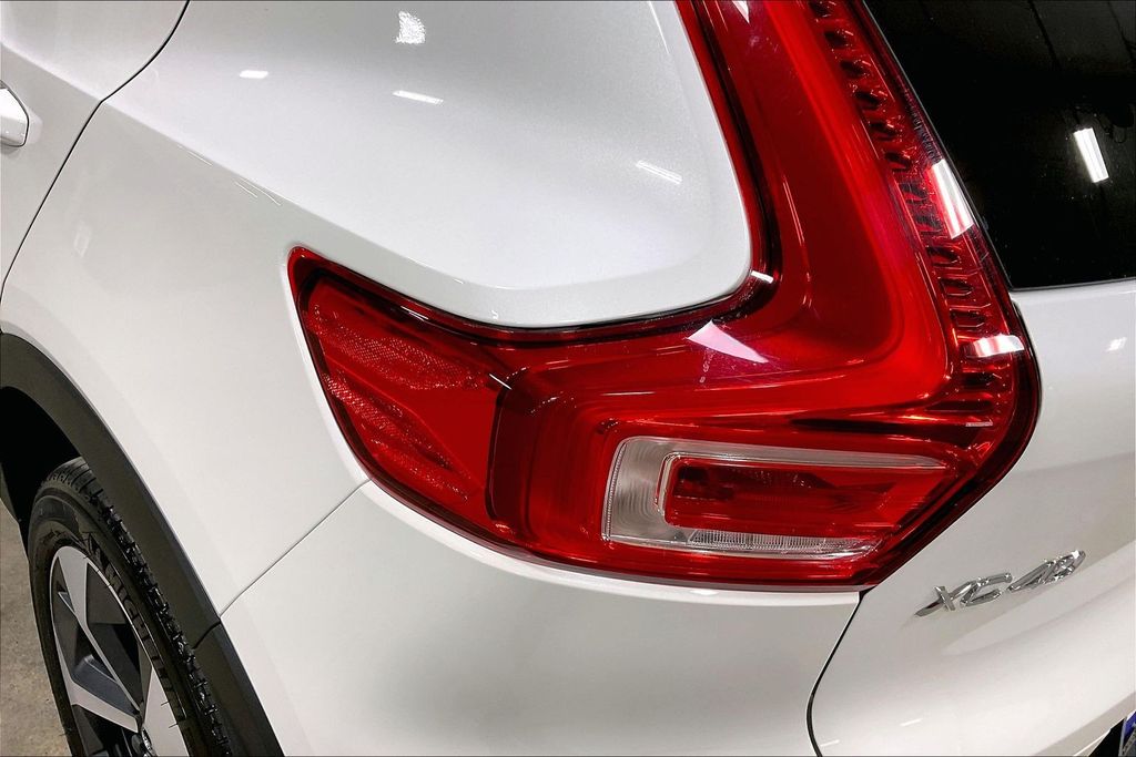 2026 Volvo XC40 Plus - Photo 23