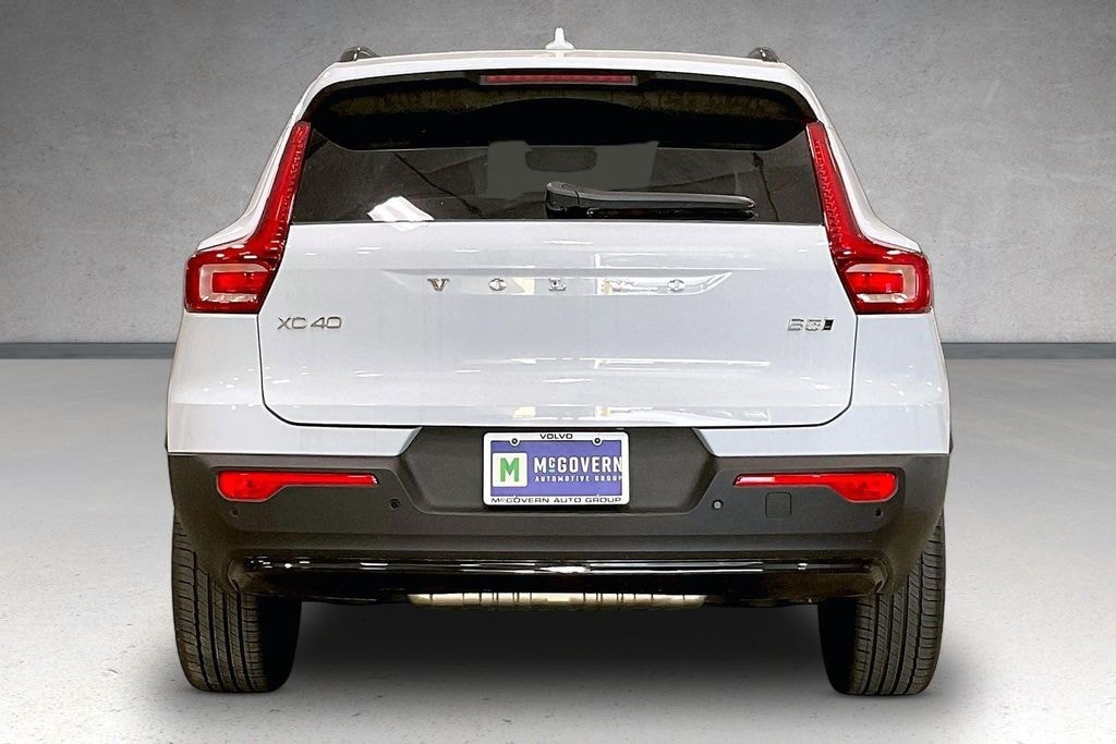 New 2026 Volvo XC40 B5 Plus SUV