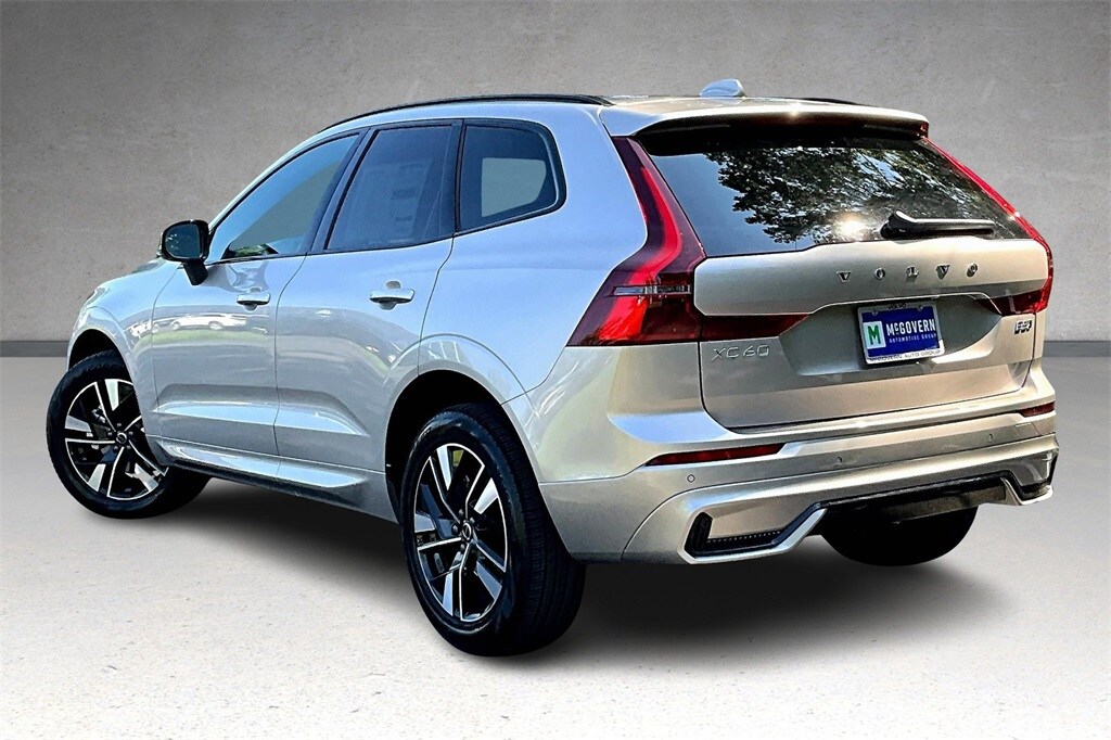 2026 Volvo XC60 B5 Core photo 3