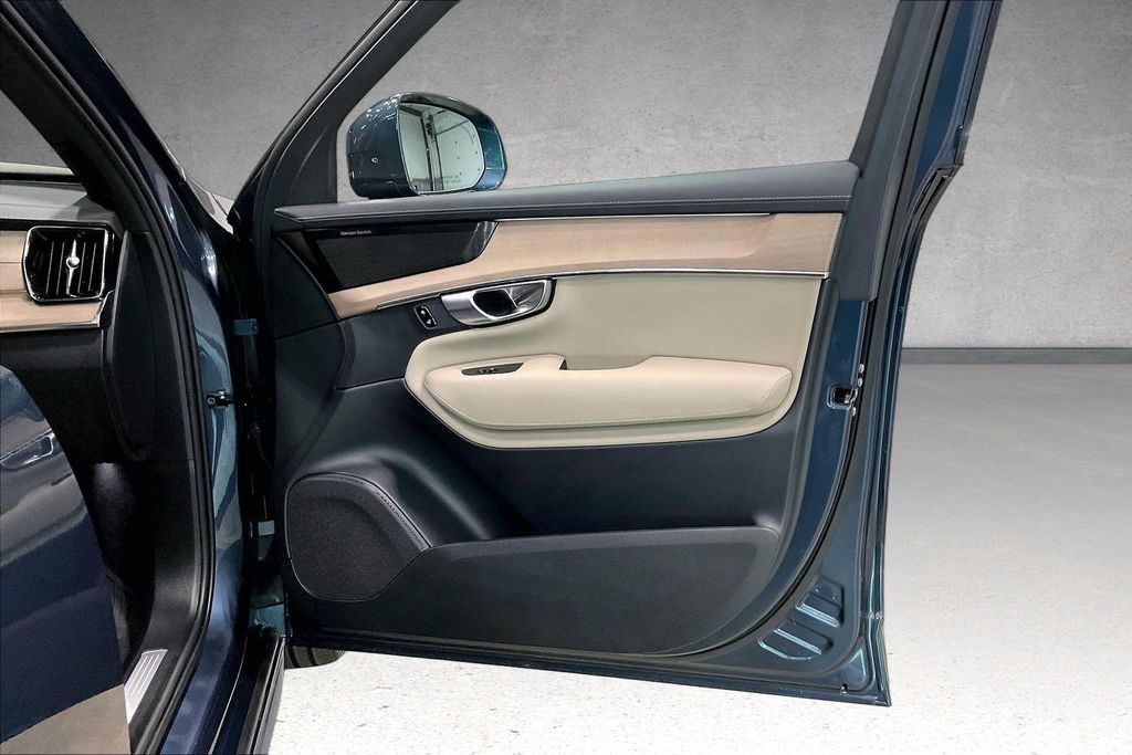 2026 Volvo XC90 Plus - Photo 30
