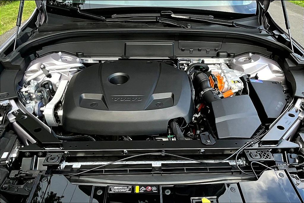 2026 Volvo XC60 Plus - Photo 12