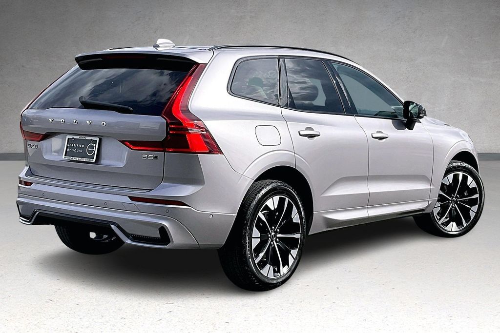 2026 Volvo XC60 Plus - Photo 6
