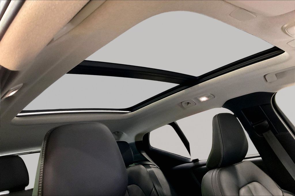 2026 Volvo XC40 Plus - Photo 27