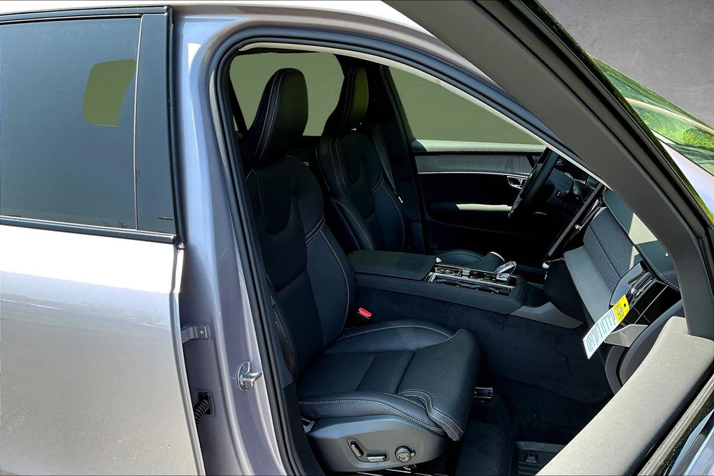 2026 Volvo XC90 Ultra - Photo 11