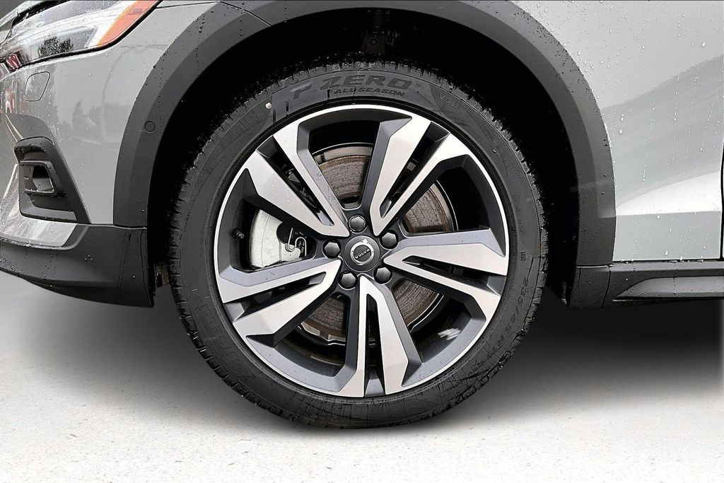 2026 Volvo V60 Cross Country Plus - Photo 13
