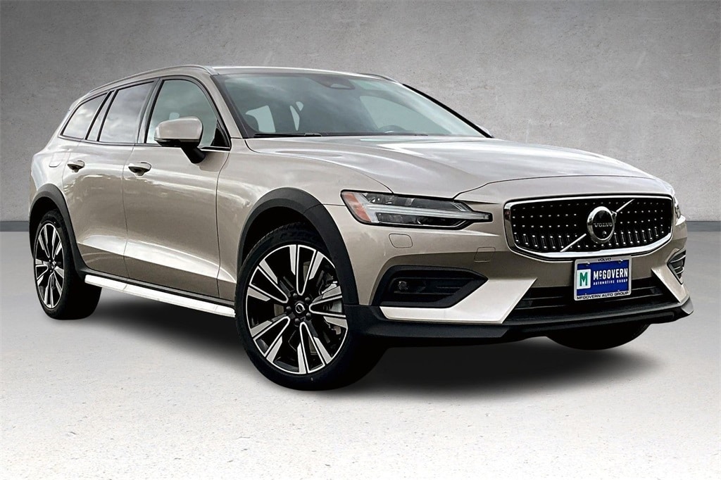 New 2026 Volvo V60 Cross Country B5 Ultra Wagon