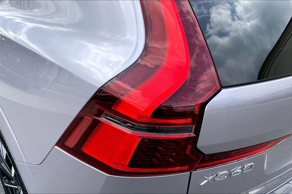 2026 Volvo XC60 Plus - Photo 22