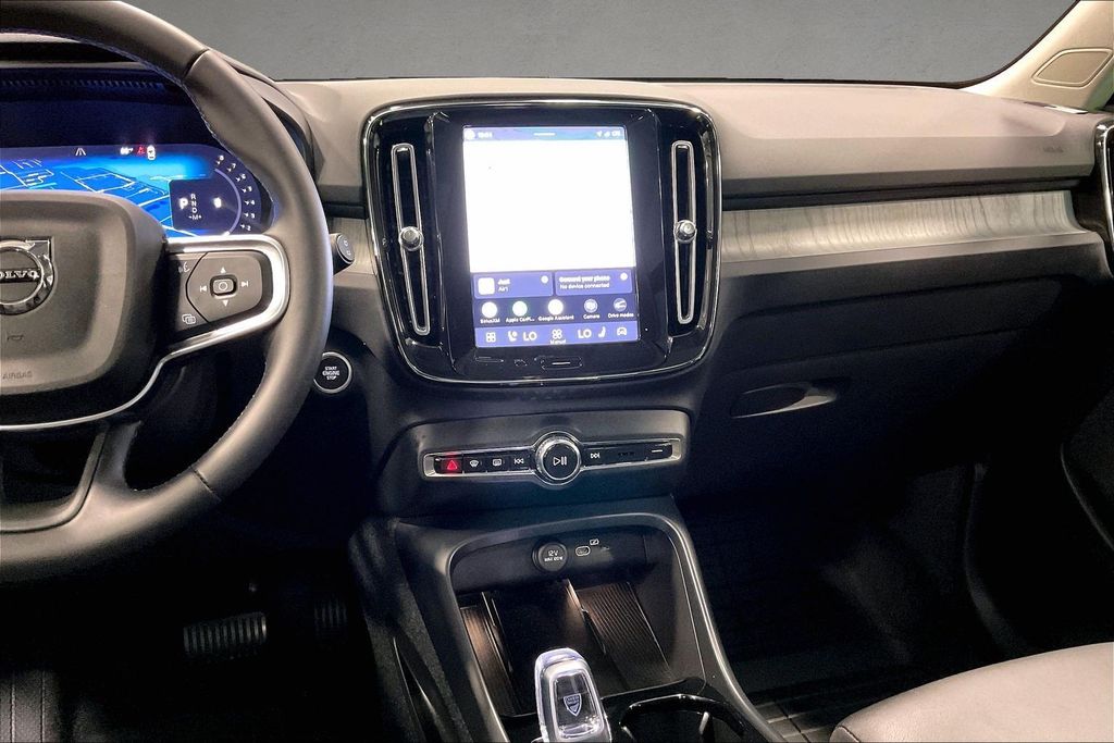 2026 Volvo XC40 Plus - Photo 9