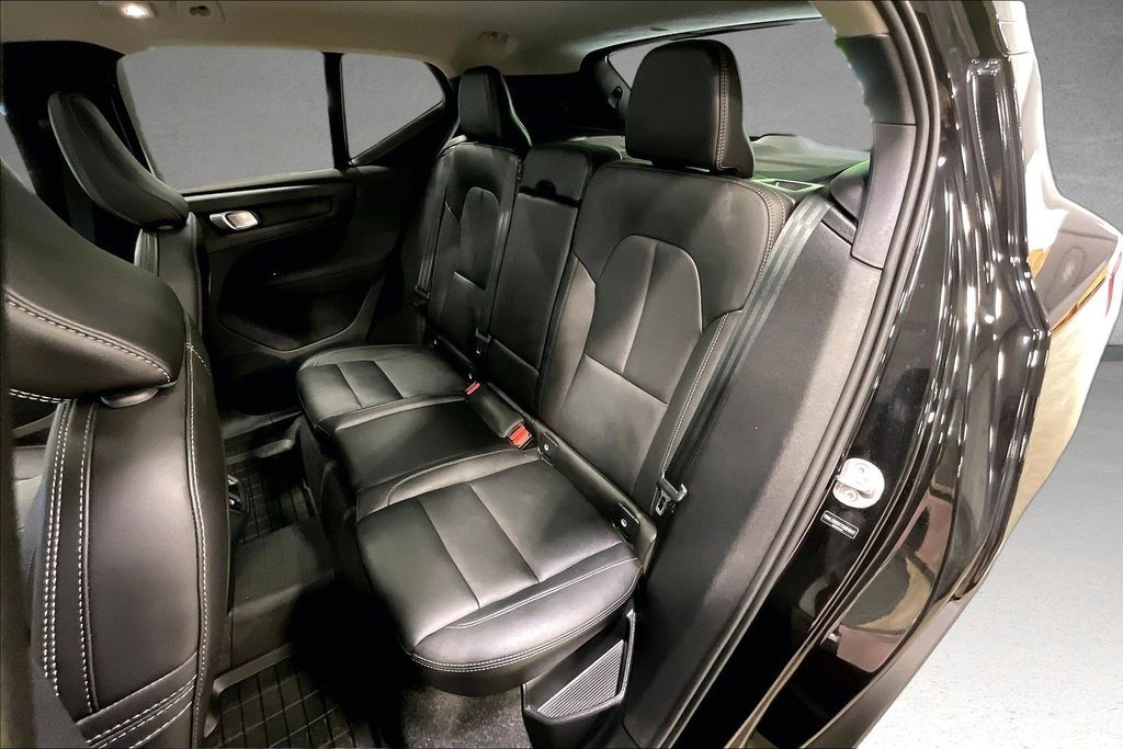2026 Volvo XC40 Plus - Photo 22