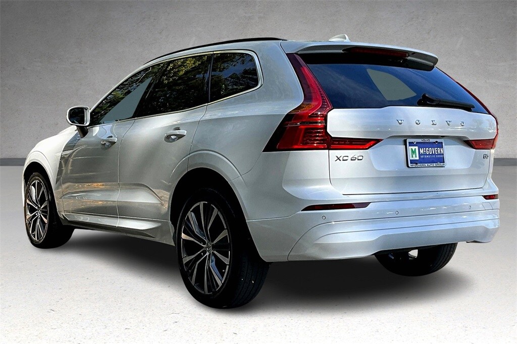 2022 Volvo XC60 B5 Momentum photo 4