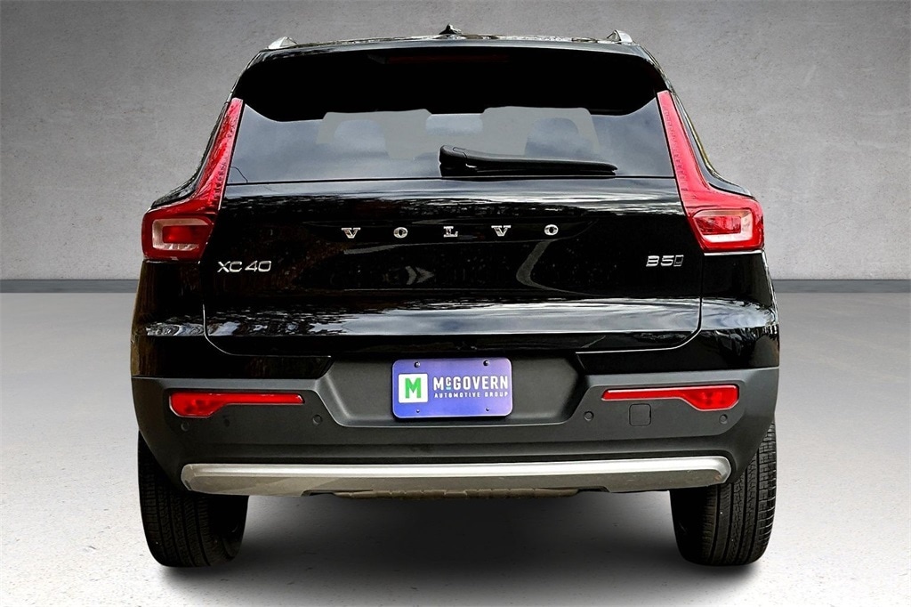 New 2025 Volvo XC40 B5 Ultra Bright Theme SUV