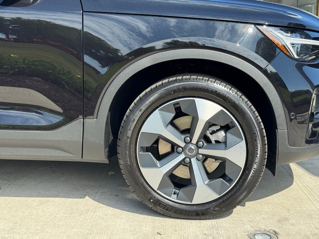 2026 Volvo XC40 Plus photo 4