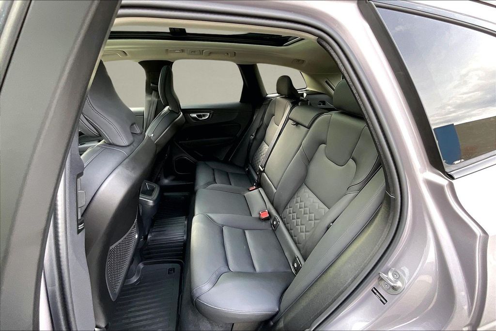 2026 Volvo XC60 Plus - Photo 21