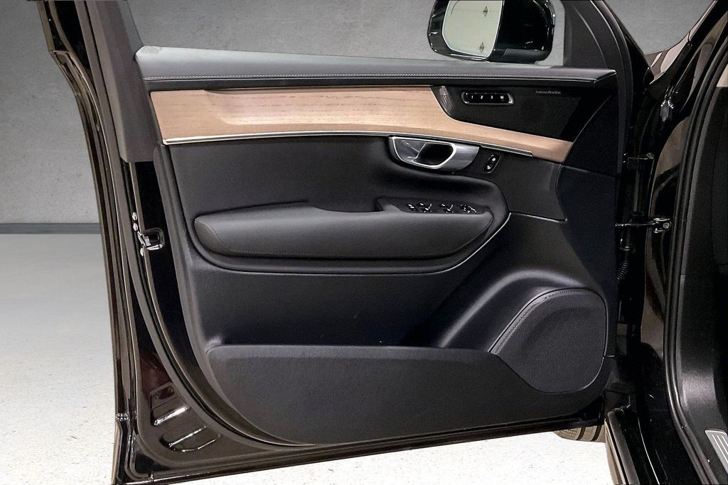 2026 Volvo XC90 Plus - Photo 20