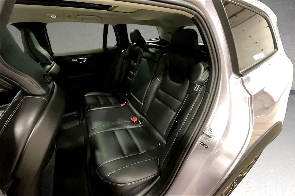 2026 Volvo V60 Cross Country Ultra - Photo 22