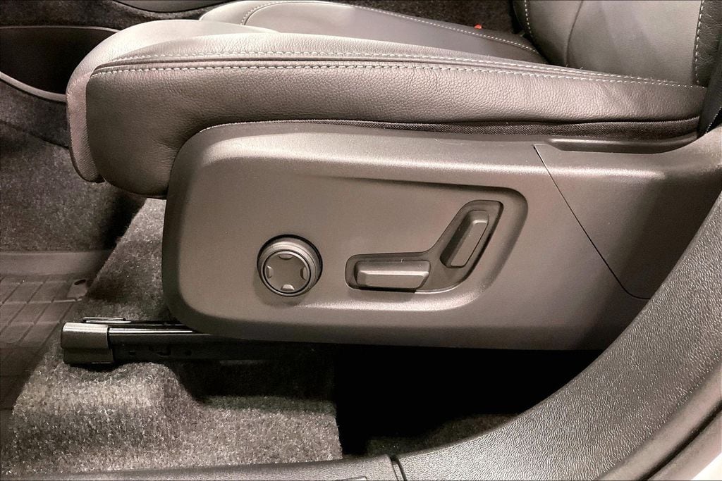 2026 Volvo XC40 Plus - Photo 19