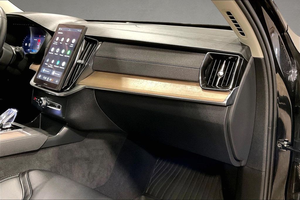 2026 Volvo XC90 Plus - Photo 27