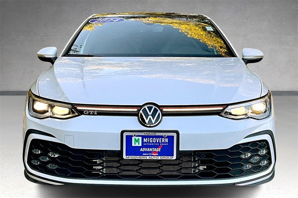 2024 Volkswagen Golf GTI SE photo 2