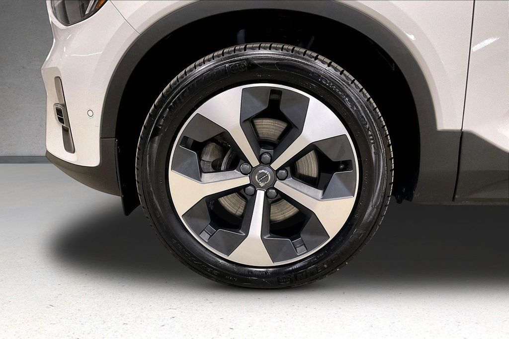 2026 Volvo XC40 Plus - Photo 34